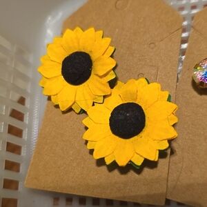 Sun flowers earrings perfect for the fall season New